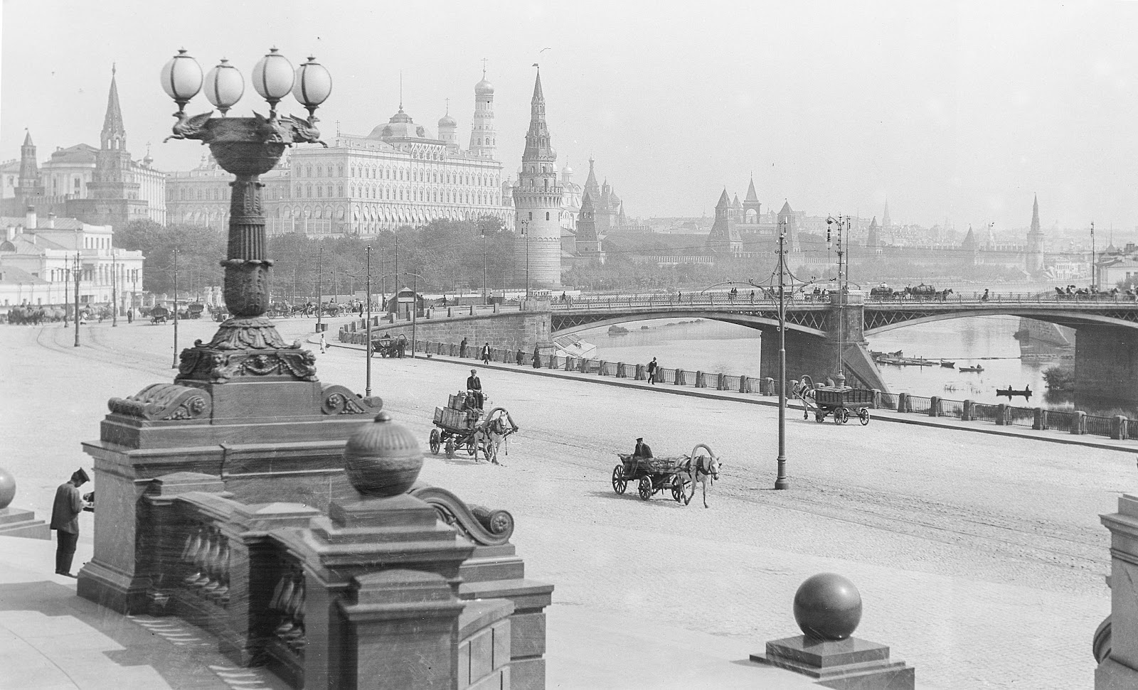 Пречистенская набережная в Москве