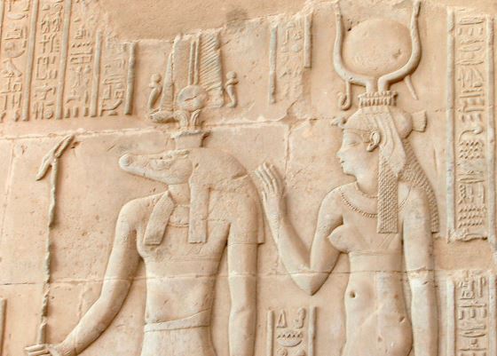 Хатхор богиня любви и красоты в древнем Египте.