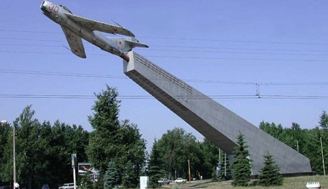 Монумент «Бесстрашным летчикам»