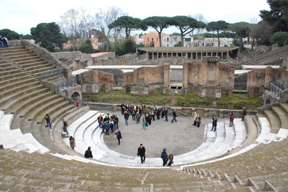 Античный амфитеатр в Помпеях