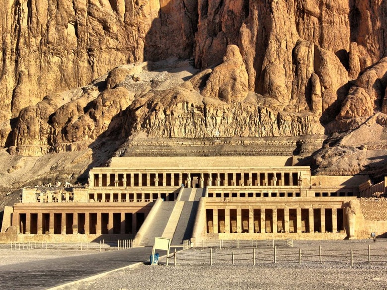 Храм Хатшепсут на западном берегу Нила