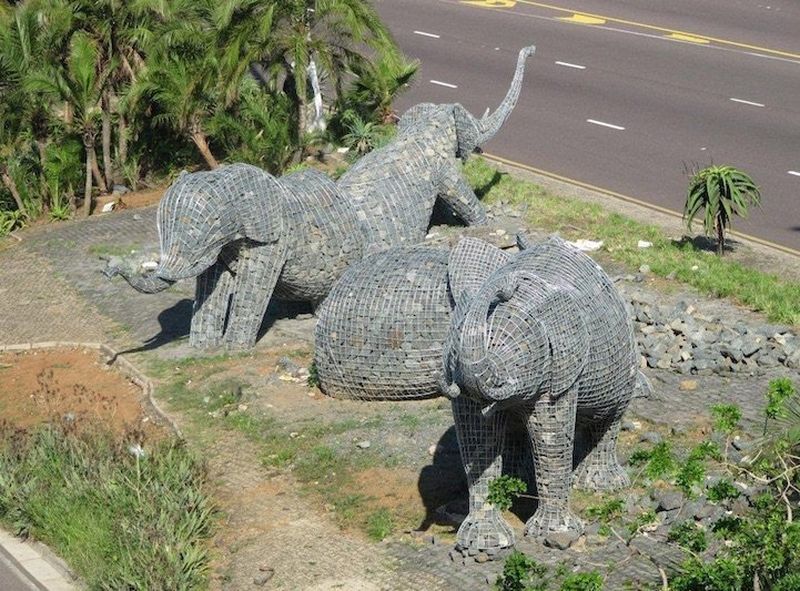 Каменные слоны
