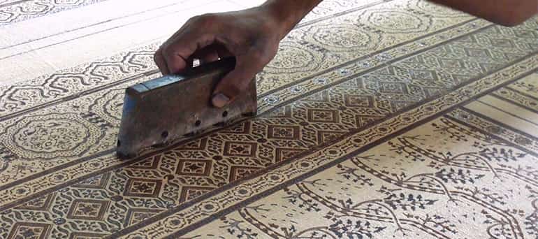 Индийская печать узоров на ткани