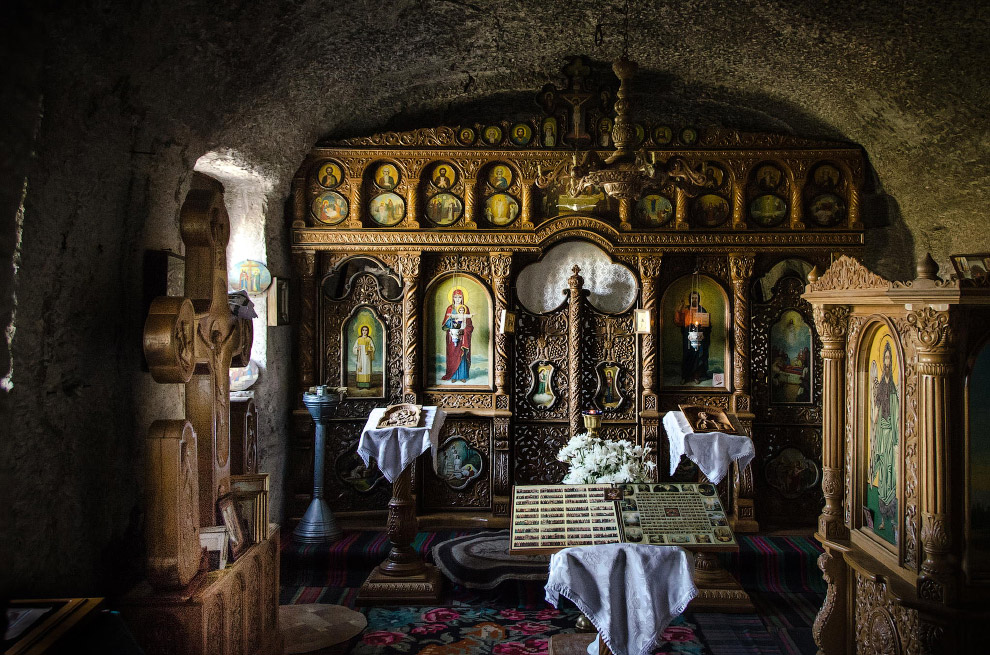 Пещерный монастырь находится в Молдове