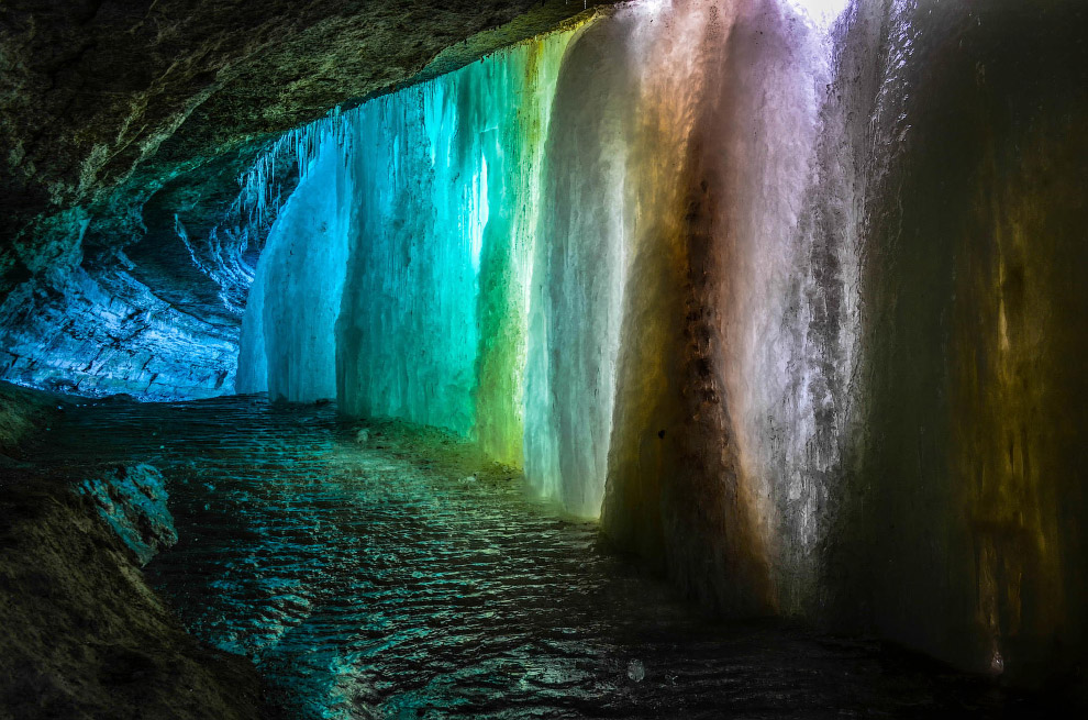 Радужная пещера и замерзший водопад в Миннеаполисе