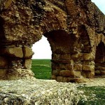 Кто построил «Римские» акведуки?