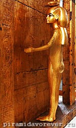 Богиня-скорпион, охраняющая Тутанхамона. Каирский музей