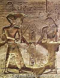 Сешат и фараон Рамсес II во время церемонии "протягивания шнура"