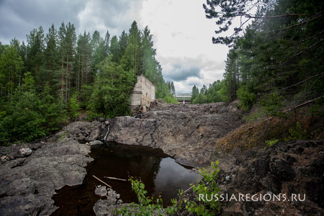 Водопад Гирвас, русло реки Суна