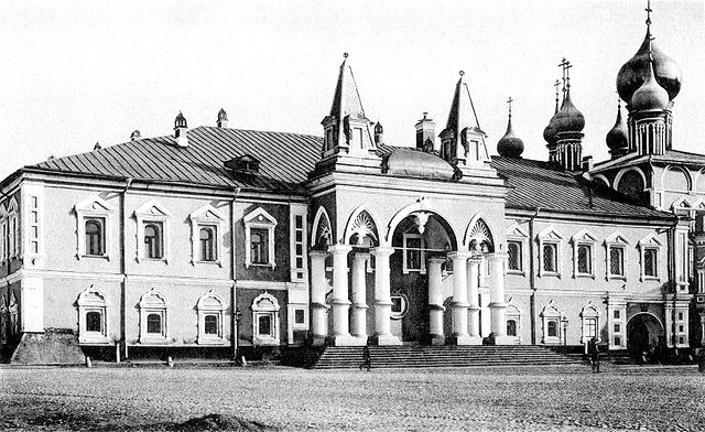 Чудов монастырь в восточной части Кремля в Москве. Фотография начала XX века