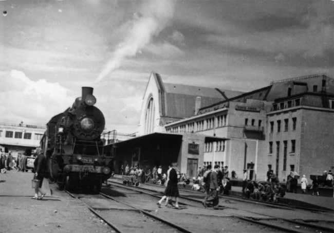 Железнодорожный вокзал в 1946 году, восстановленный
