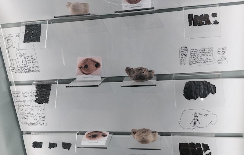 ритуальные предметы, обнаруженные в фонтане Анны Перенны