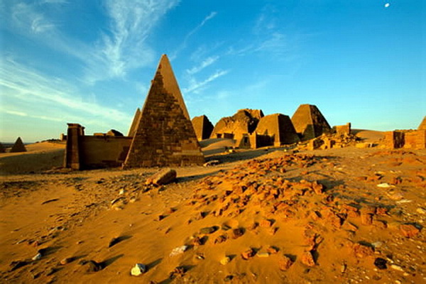 Остаётся загадкой, есть ли связь между пирамидами Судана и Египта