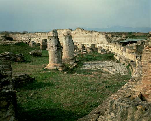  © DeA Picture Library/G. Dagli Orti ДРЕВНЕГРЕЧЕСКИЙ ТЕАТР, Калабрия, 700 до н.э.