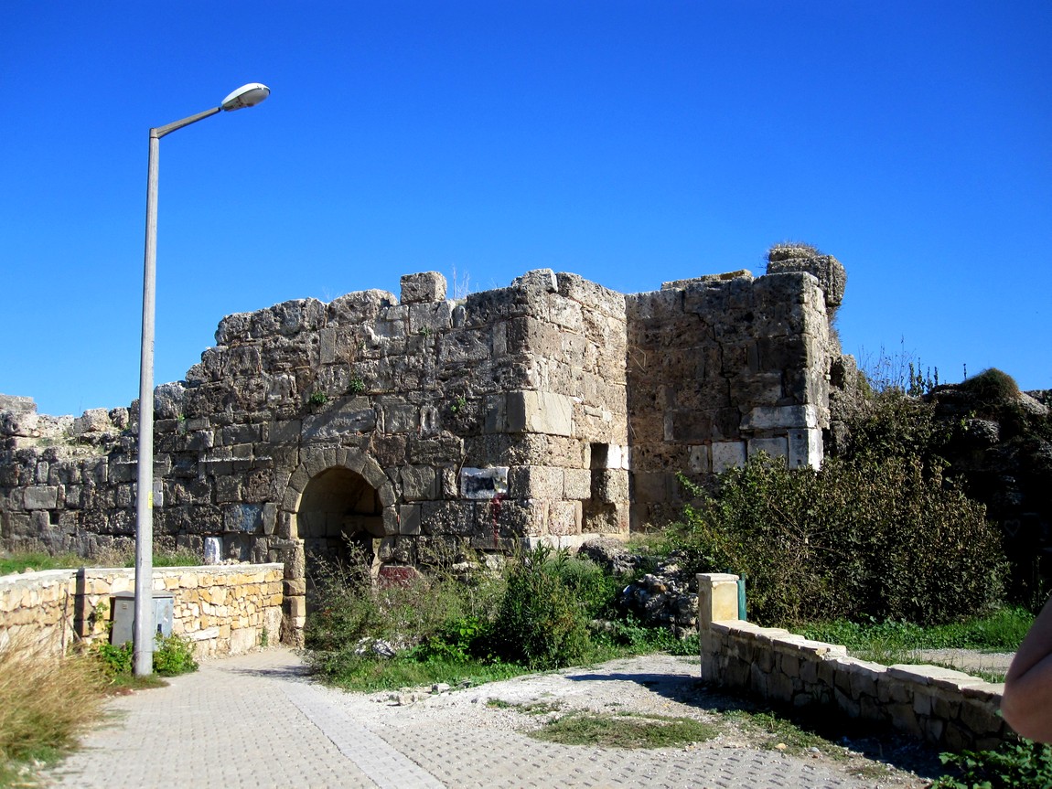 Вход в древний город Сиде со стороны моря