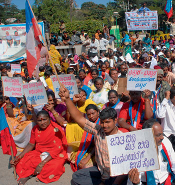 Кто такие индийские неприкасаемые и можно ли их трогать?