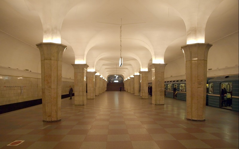Колонны в египетском стиле на станции метро Кропоткинская. Москва