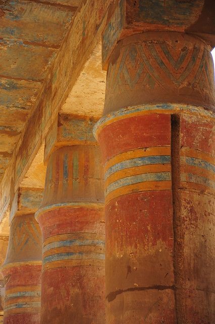 Архитектура Древнего Египта - колонны и их цветовая палитра 
