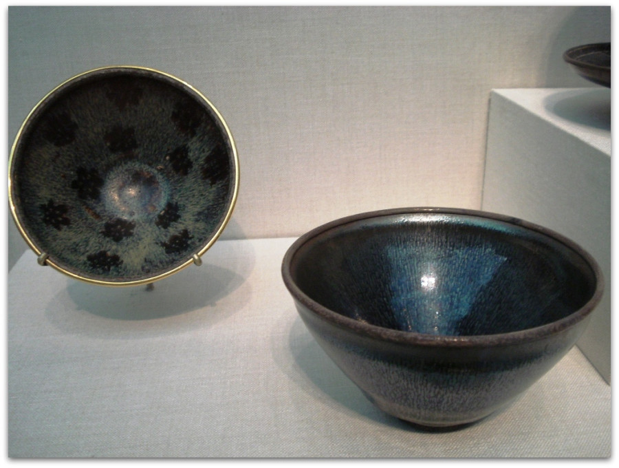 Stoneware_tea_bowls,_Song_Dynasty