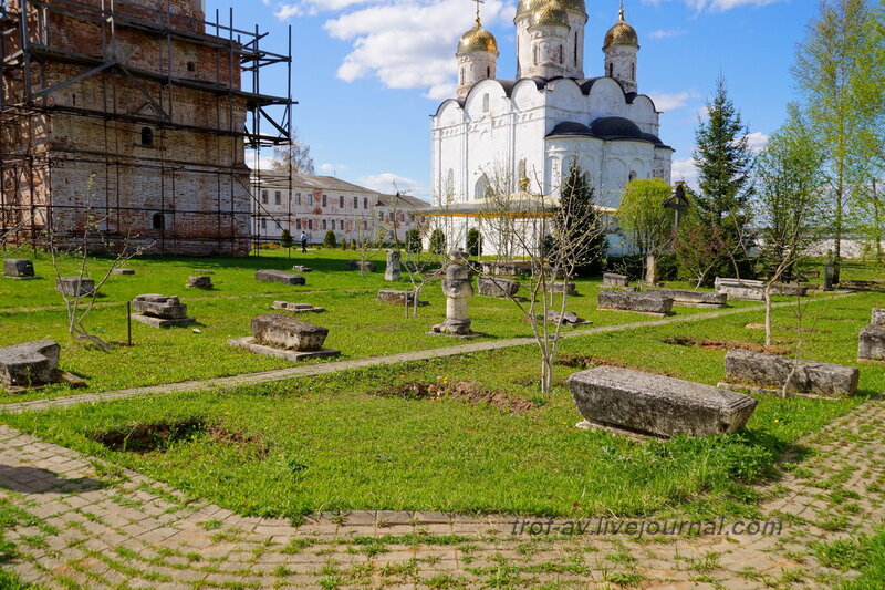 Монастырский некрополь. Можайский Лужецкий Ферапонтов монастырь, Можайск