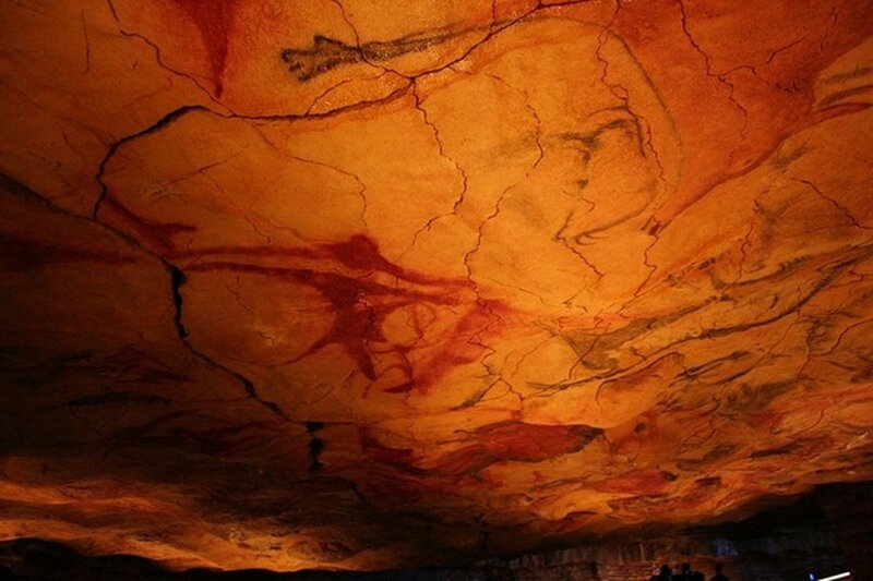 Пещера Альтамира с древними наскальными рисунками в Испании