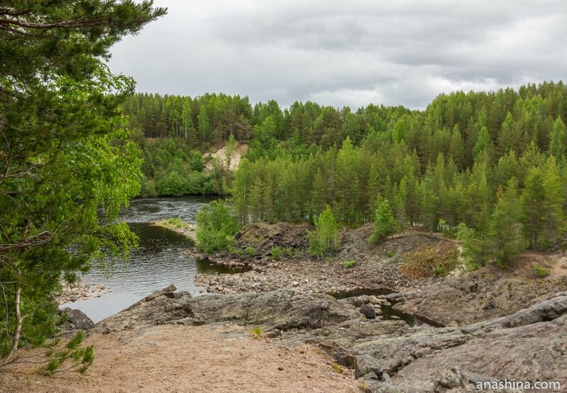 Вулкан Гирвас и водоотводной канал Пальеозёрской ГЭС, Карелия