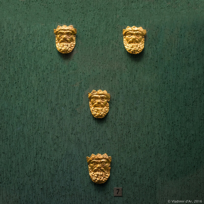 Бляшки нашивные в виде лица бородатого божества. IV – III в. до н.э. Керчь. 
