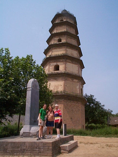 We_three_and_pagoda2.jpg