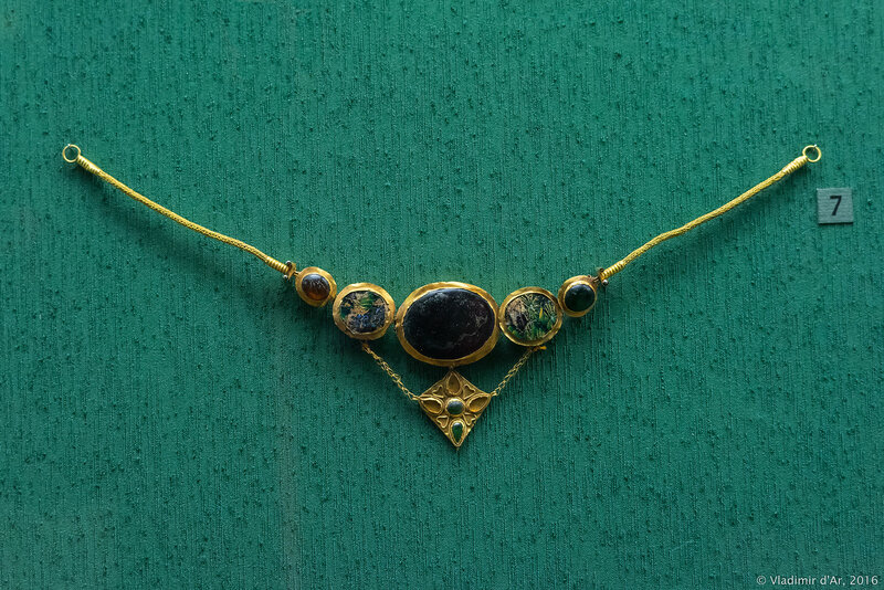 Ожерелье с подвеской. I в. н.э. Керчь. 