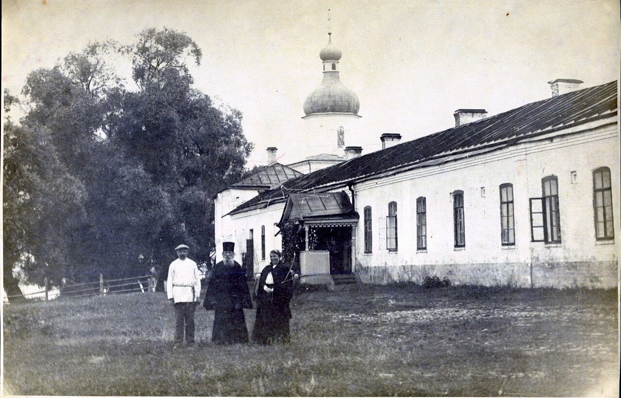 Юрьев монастырь. У северо-западного угла