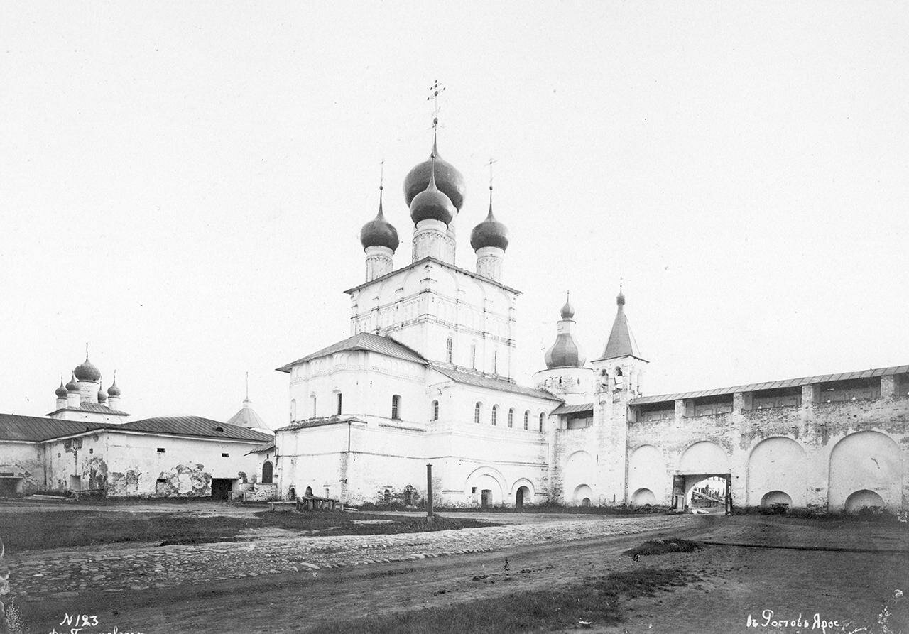 Кремль. Церковь Иоанна Богослова. Вид с северо-восточной стороны