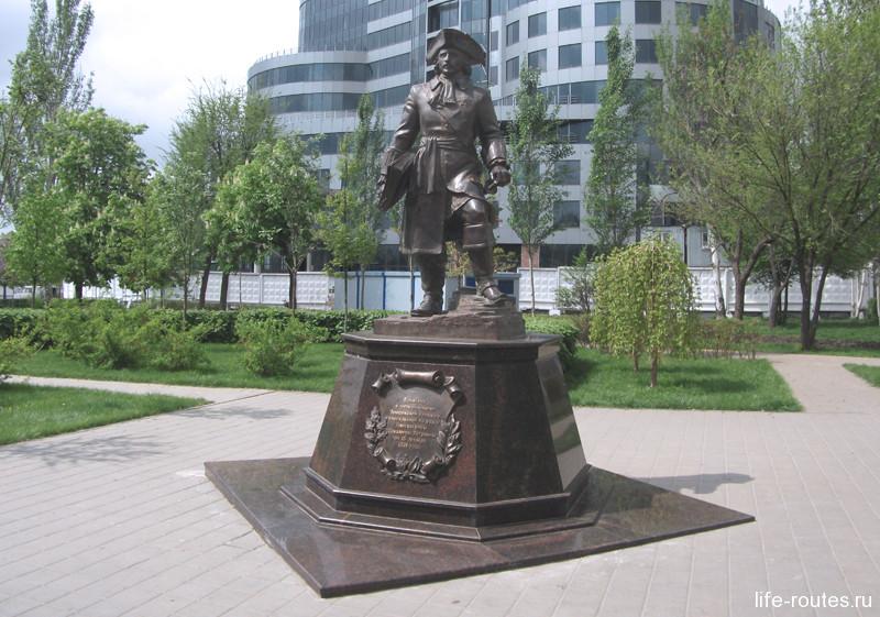 Памятник основателям Темерницкой таможни