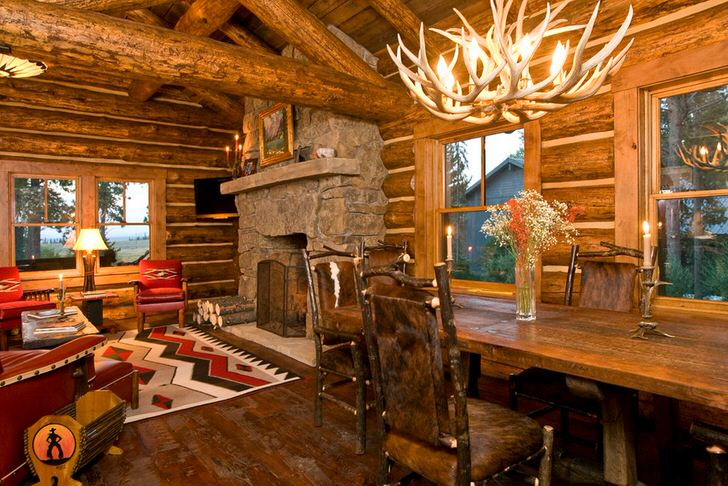 Стильное оформления охотничьего домика в деревенском стиле создает атмосферу домашнего уюта. 