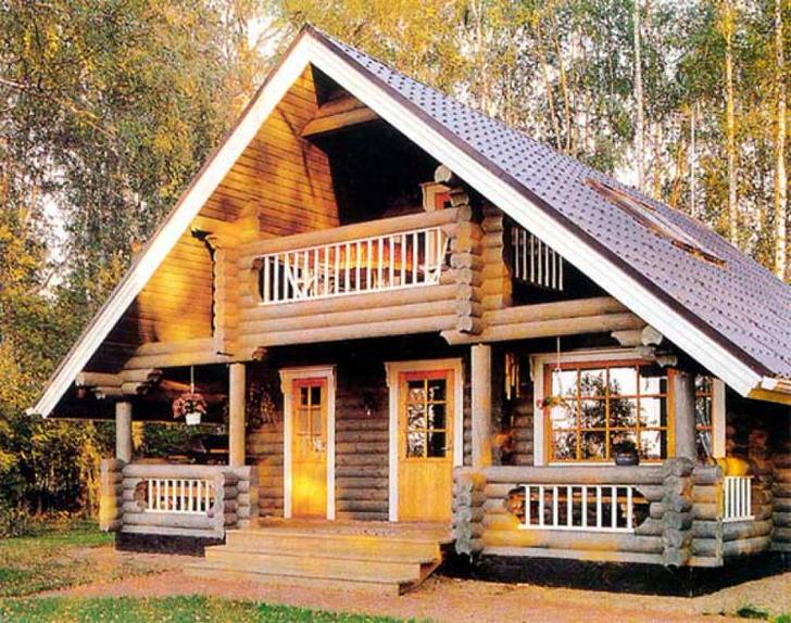 Деревенский домик недалеко от Волгограда. Русский лес и необычный экстерьер строения дарят ощущение сказки и волшебства.