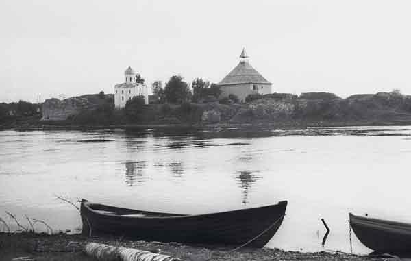 Вид на Староладожскую крепость с правого берега Волхова. Фото А.Потресова. 1967
