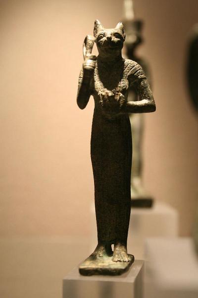 Статуя египетской богини Баст.