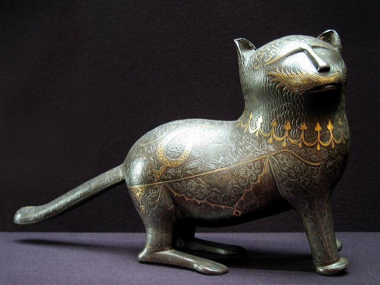 Статуэтка кошки, инкрустированная золотом и серебром. Иран, XIX век.
