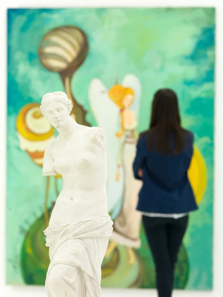 Coollector женского искусства в художественной галерее — стоковое фото