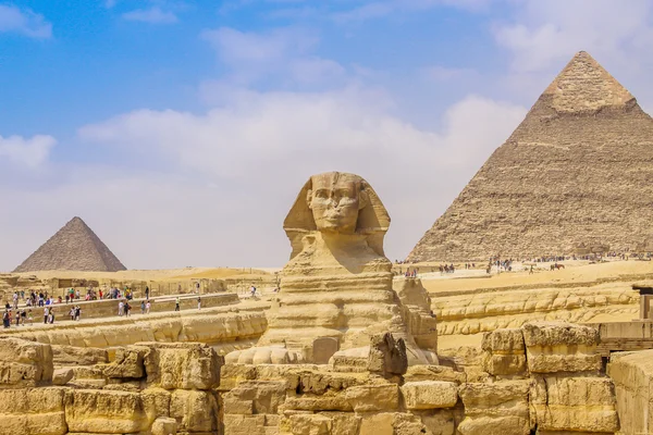 Сфинкс и Великая пирамида в Египте — стоковое фото