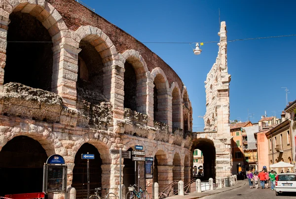 Италия, Верона, древний амфитеатр, каменные арки, древней кладки стен Лицензионные Стоковые Изображения