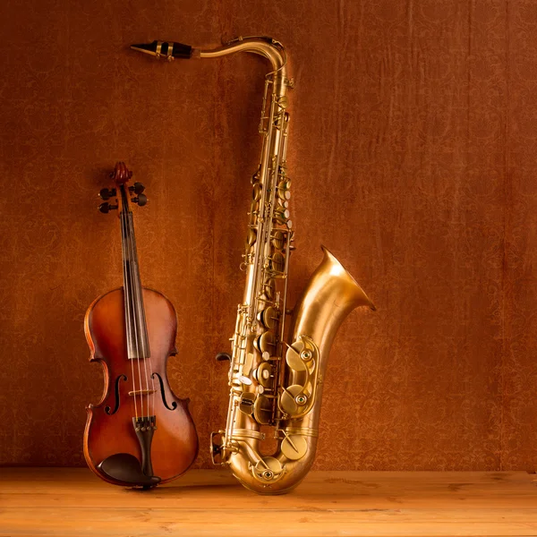 Классическая музыка саксофон тенор саксофон-скрипка в старинном стиле — стоковое фото
