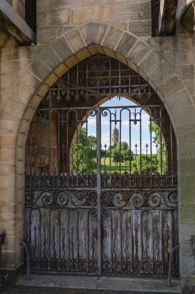 Старый железные ворота — стоковое фото