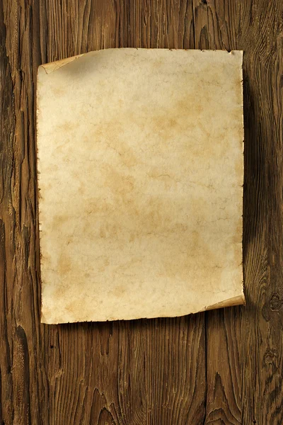 Старый пергамент на деревянные стены — стоковое фото