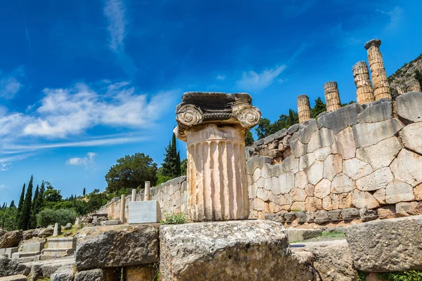 Древние греческие столбец в Delphi — стоковое фото