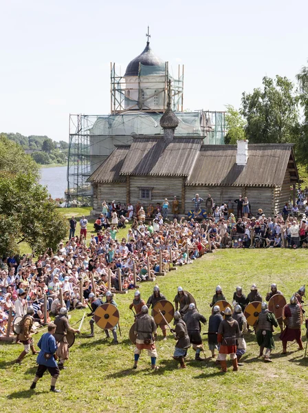 STARAYA LADOGA, RUSSIA - JULY 04, 2015: Photo of Festival "Ladoga". — стоковое фото