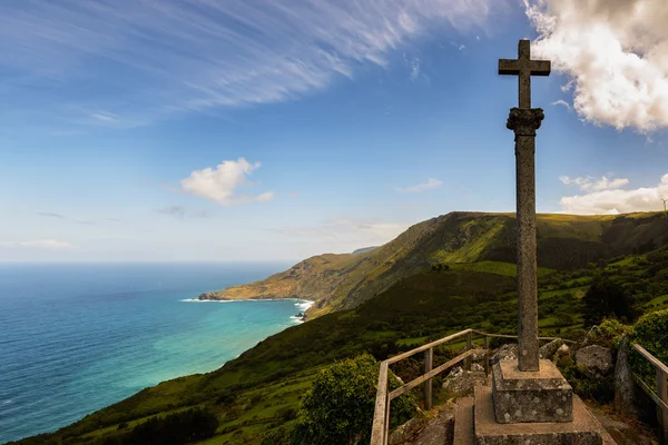 Христианский крест на Атлантическом побережье — стоковое фото