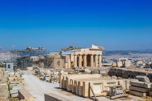 Руины храма Erechtheum на Акрополь в Афинах — стоковое фото