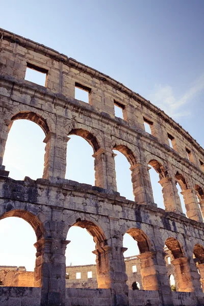 Римский амфитеатр Арена, древний Колизей архитектуры в городе пула Стоковое Изображение