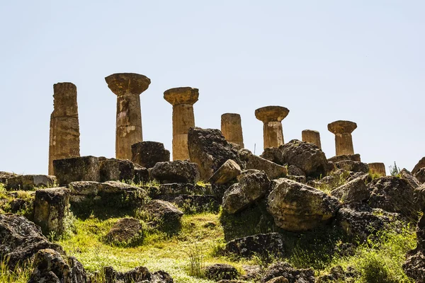 Древние колонны храма Геркулеса, Италия, Сицилия, Агридженто — стоковое фото
