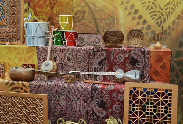 Кавказские национальные блюда и музыкальные инструменты — стоковое фото